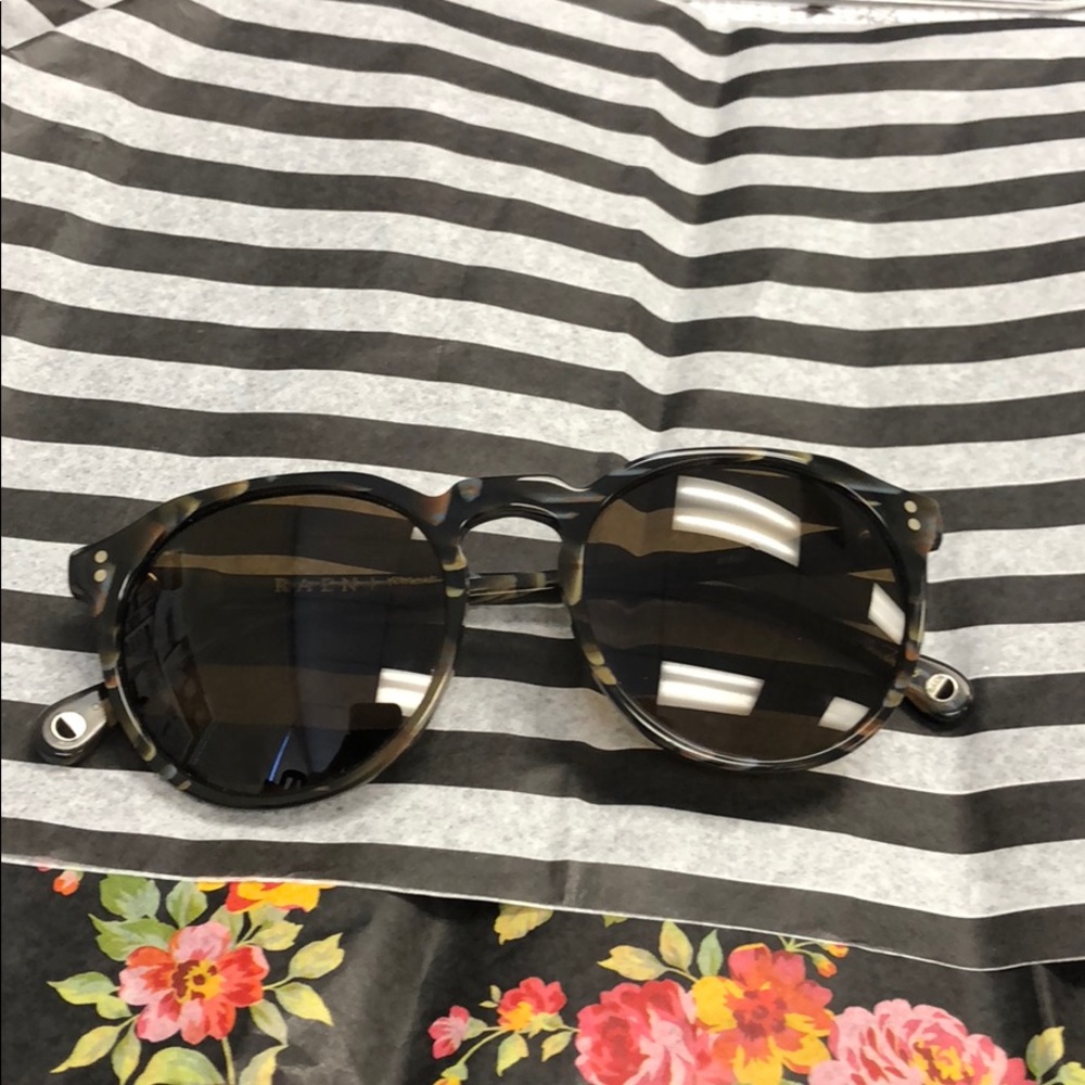 LIKE BRAND NEW RAEN SUNGLASSES